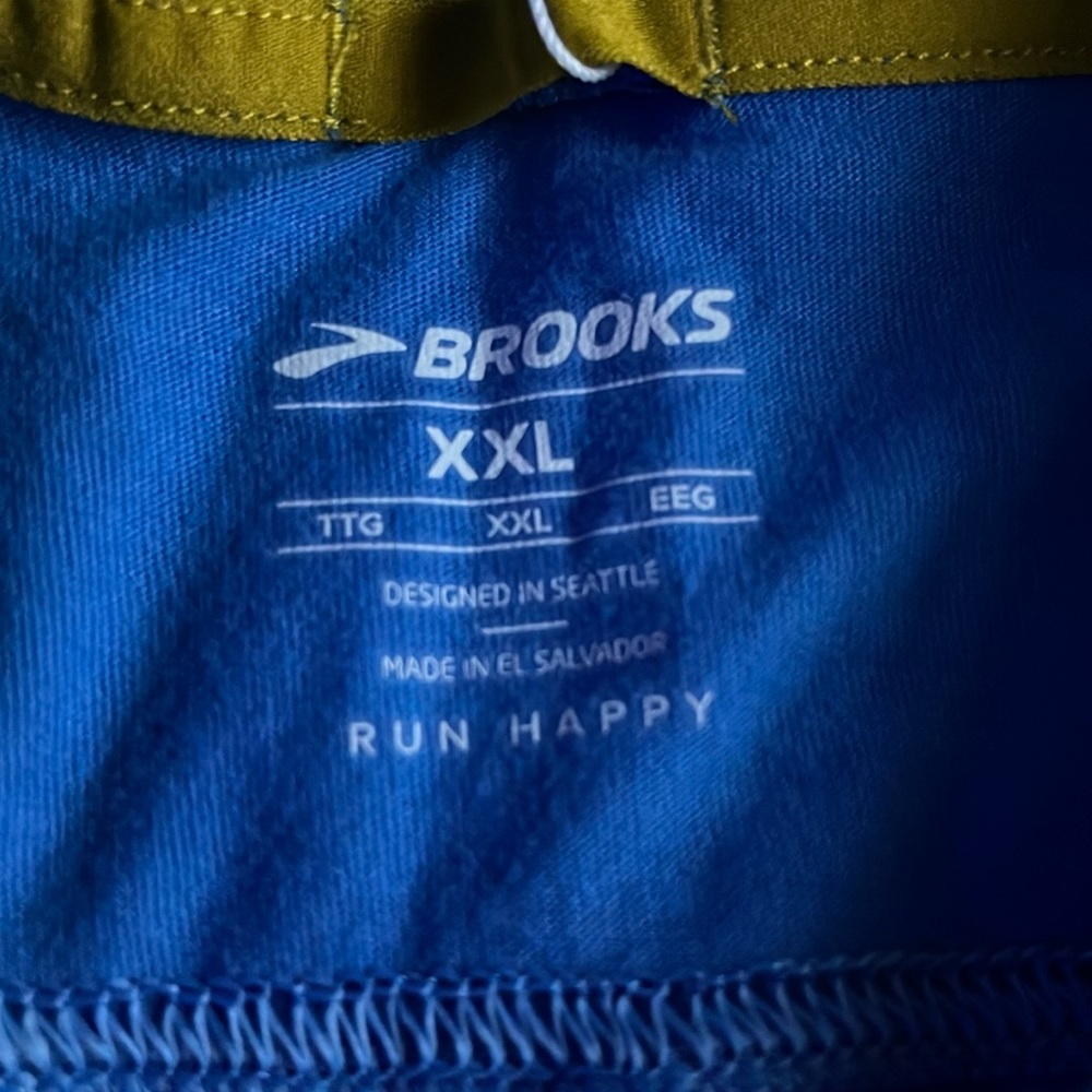 New Brooks Top - Picture 3 of 4